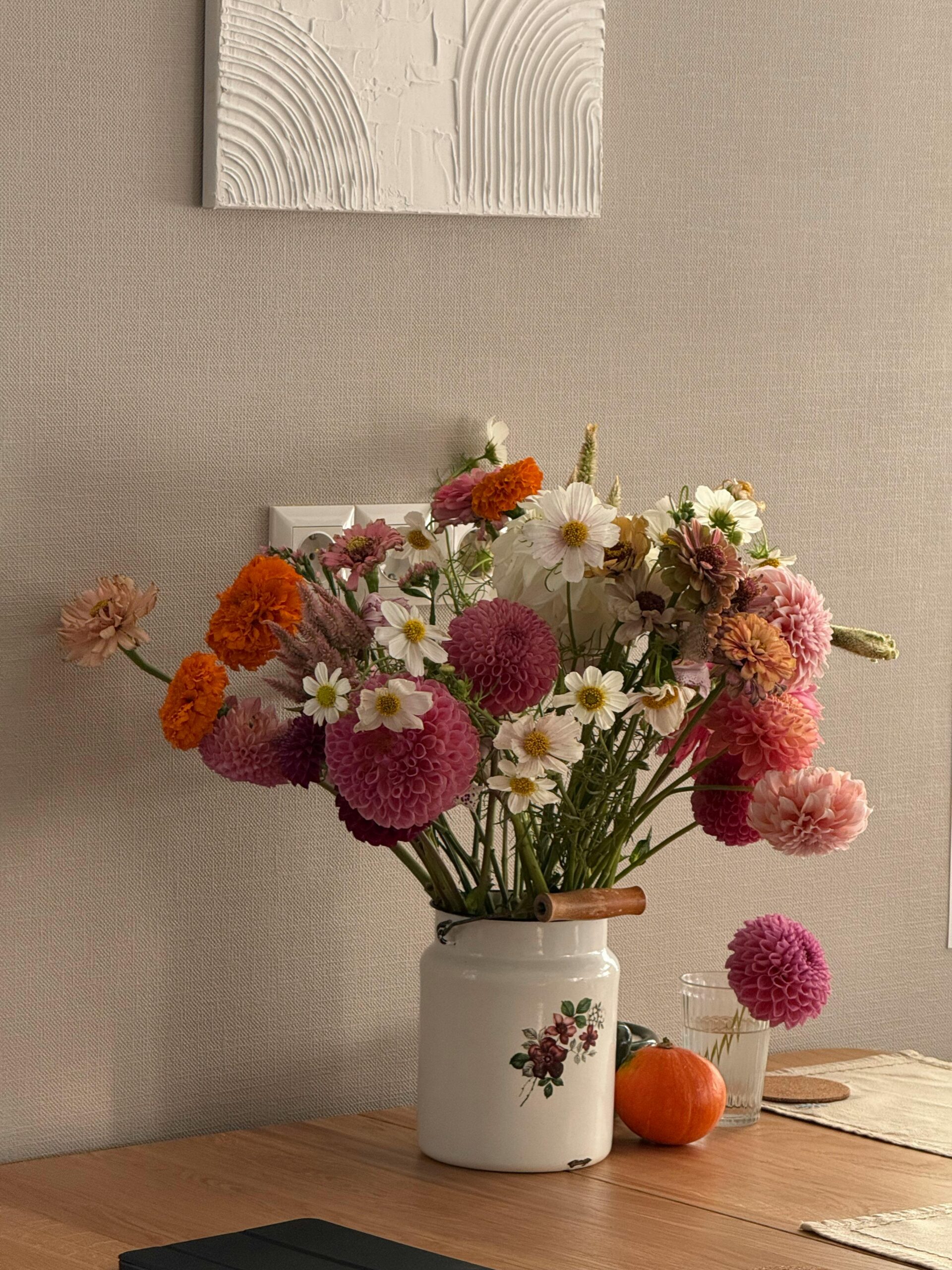 the anchor piece: "nordic ceramic ribbed vase"